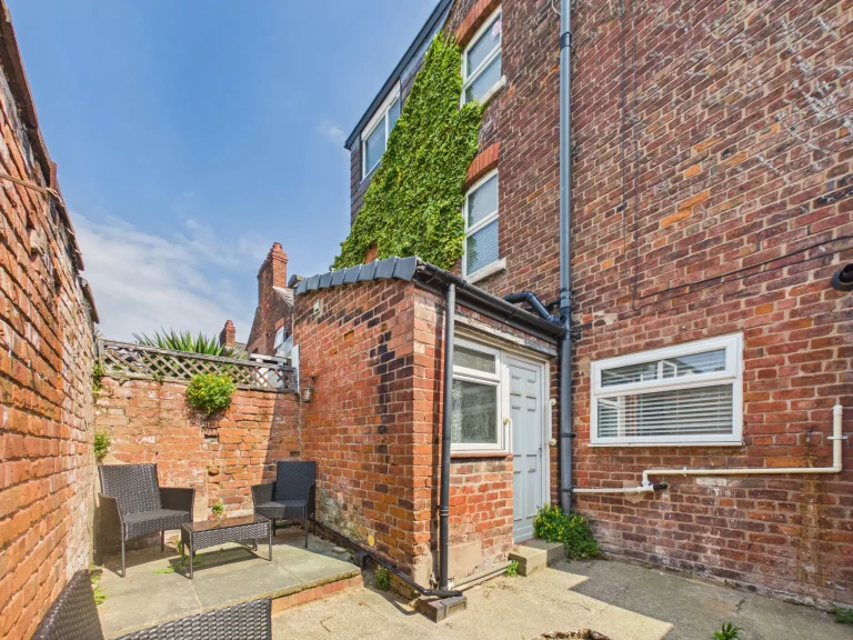 1-gresford-avenue-12
